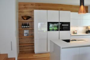 SieMatic S2 mit Eichenrückwand - Küchenstudio Ortner 