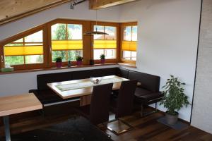 Sitzgruppe - Küchenstudio Ortner