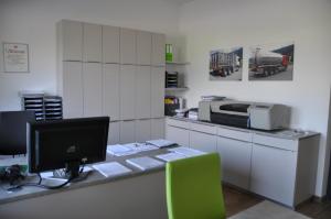 Büroeinrichtung - Küchenstudio Ortner 