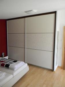 Schlafzimmer Schiebetürschrank